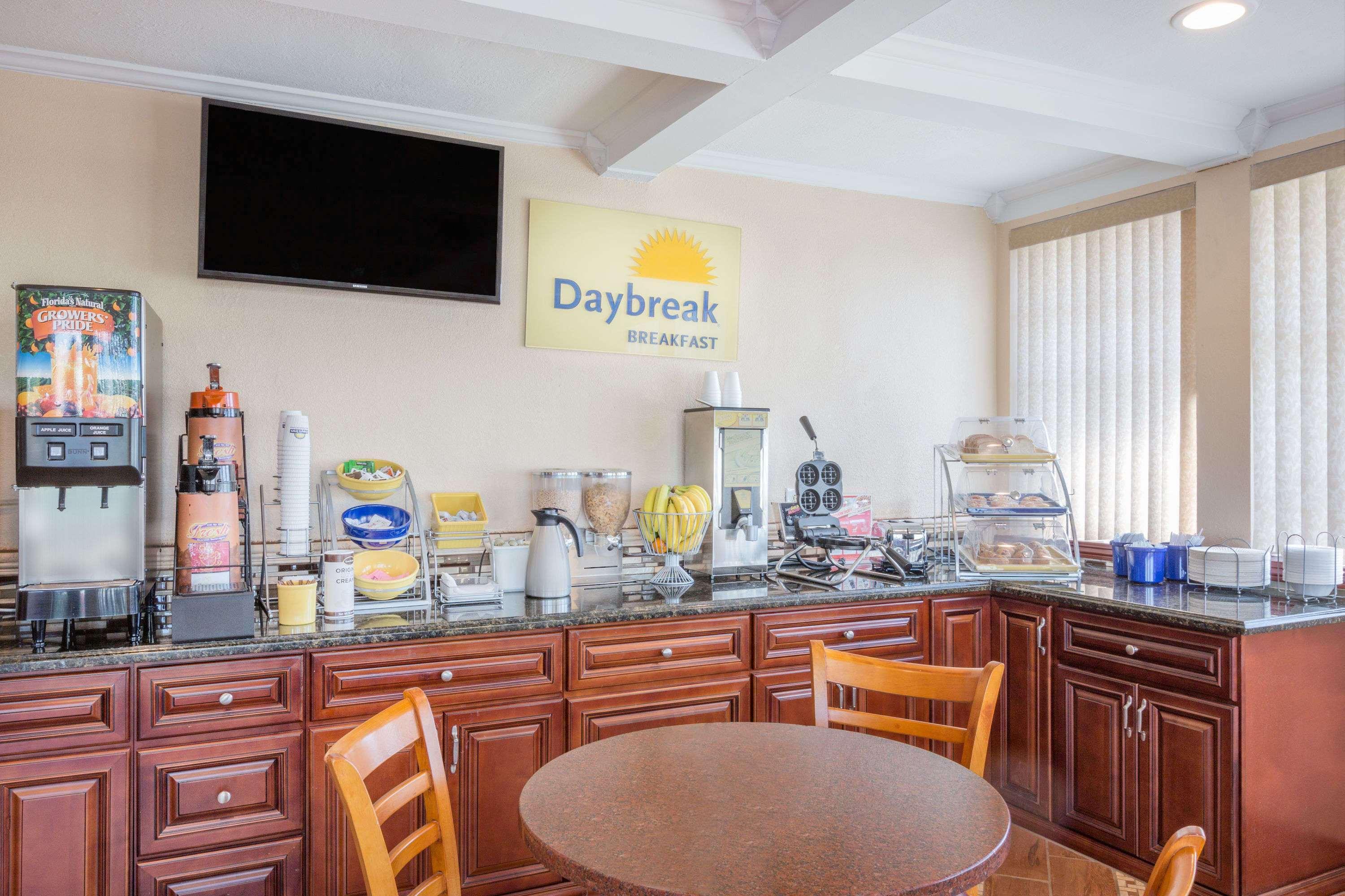Days Inn By Wyndham Кинг Сити Екстериор снимка