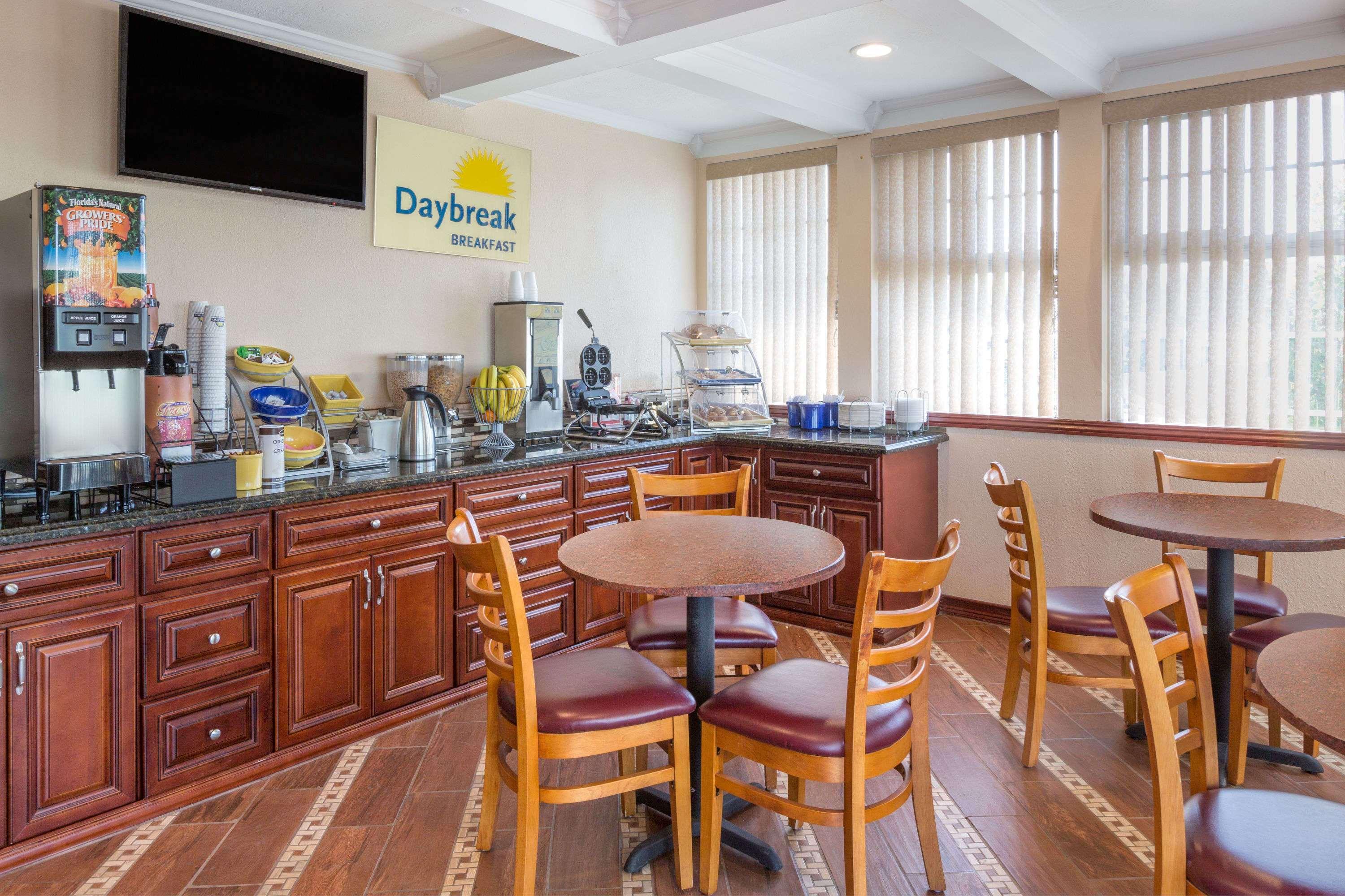 Days Inn By Wyndham Кинг Сити Екстериор снимка